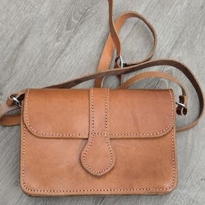 Vintage Tan Cognac 100% Leather Crossbody Shoulder Adjustable Strap Bag